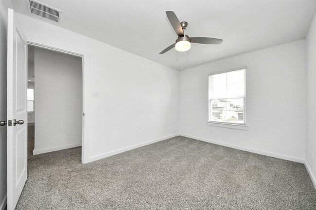 Building Photo - 7811 Bel Fiore Dr