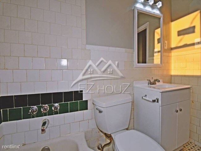 Building Photo - 2 br, 1.5 bath Apartment - 4108 Eastmont Ave