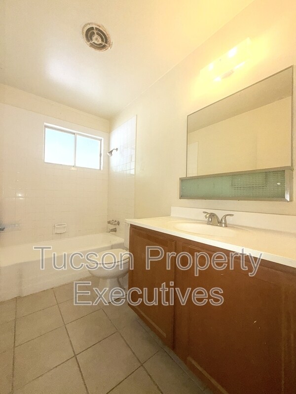 Building Photo - 8922 S Nogales Hwy