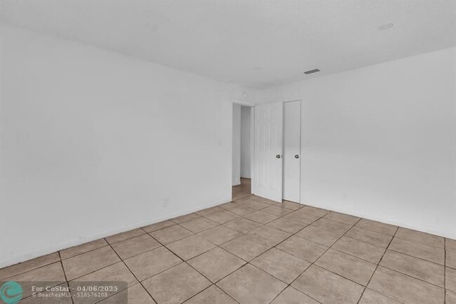 Building Photo - 5738 NW 27th Ct