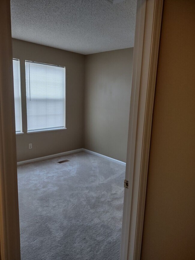 Building Photo - 202 Hookston Way