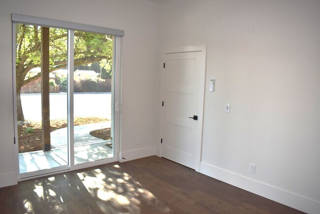 Building Photo - Brand new ADU unit!