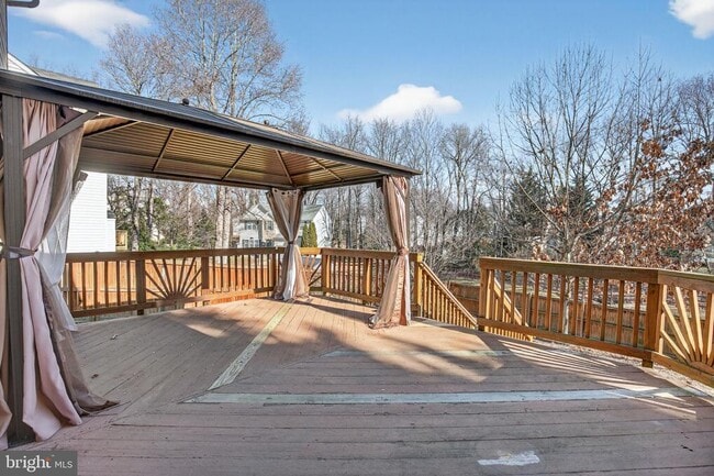 Building Photo - 2323 Springdale Ln