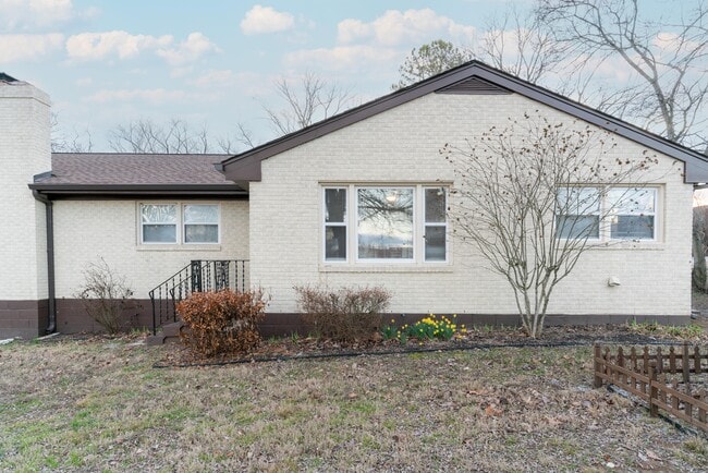 Building Photo - 118 Stewarts Ferry Pike