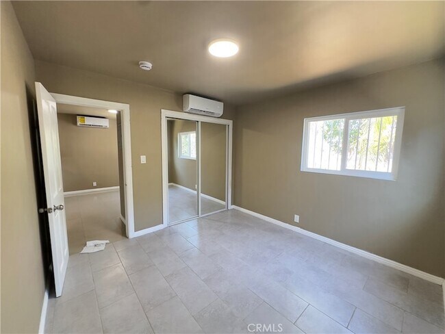 Building Photo - 802 E 111th Dr