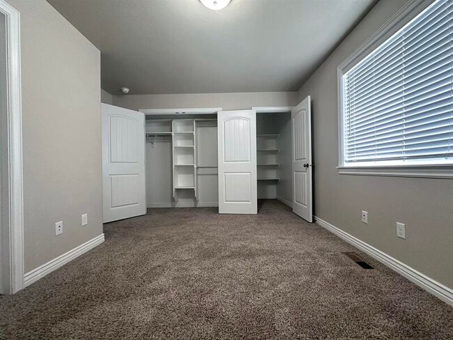 Building Photo - 465 N 2650 W