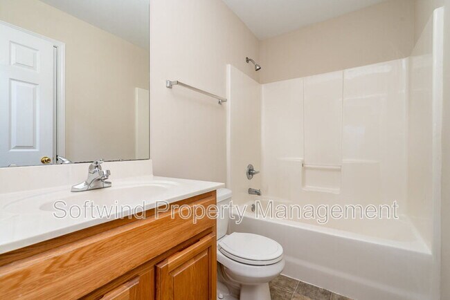 Building Photo - 1803 Red Bird Cir SE