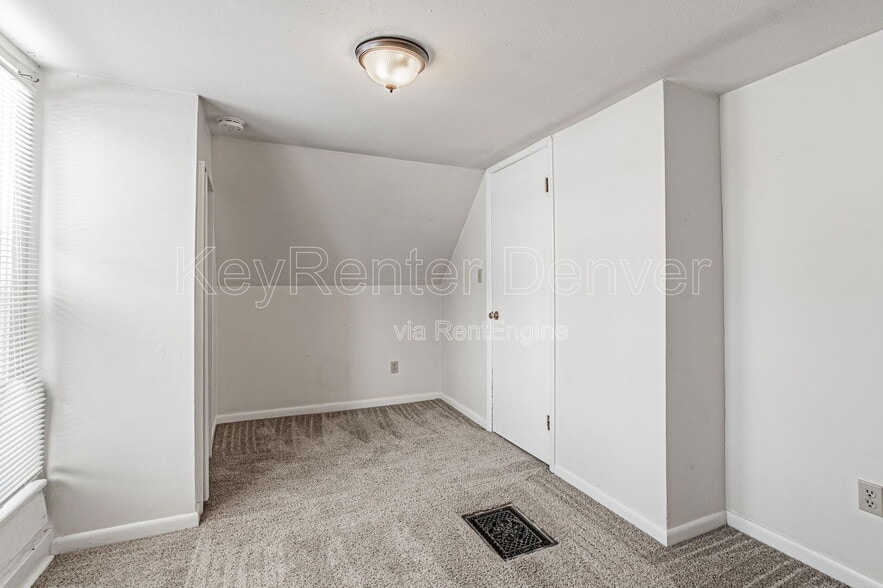 Building Photo - 2033 1/2 Clayton Street