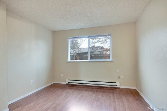 Building Photo - 1320-1320 12th Ave NW