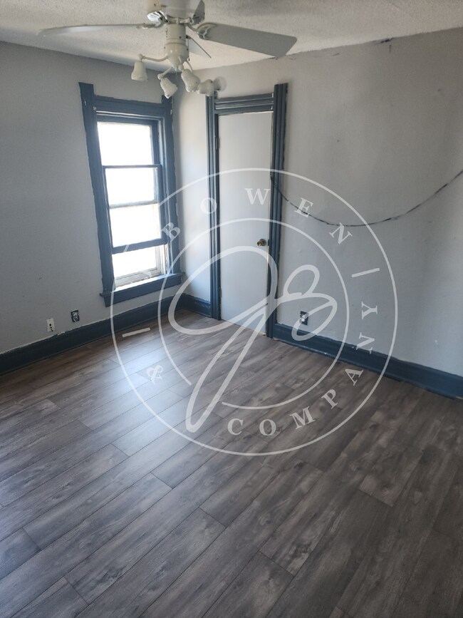 Building Photo - "Charming 4-Bedroom Home in South Toledo w...