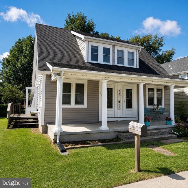 Building Photo - 446 Railroad Ave