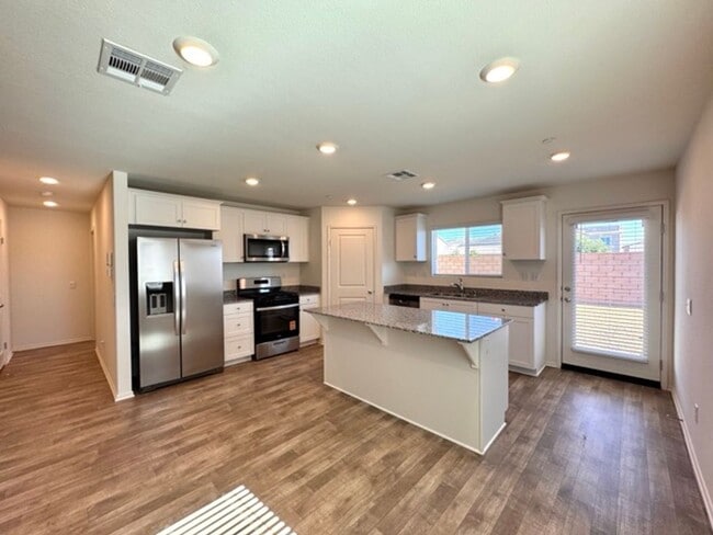 Building Photo - Brand New 3 Bedroom Single Story Home For ...