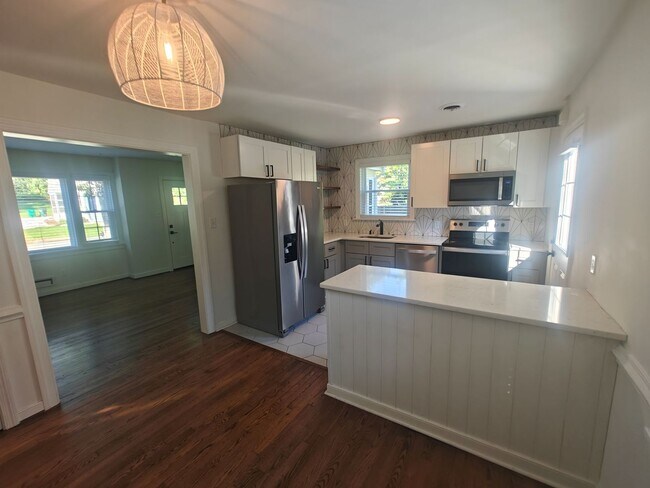 Building Photo - 3 bedroom home off of Parham Rd