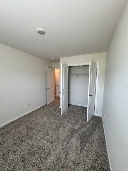 Building Photo - 120 Sunriff CT