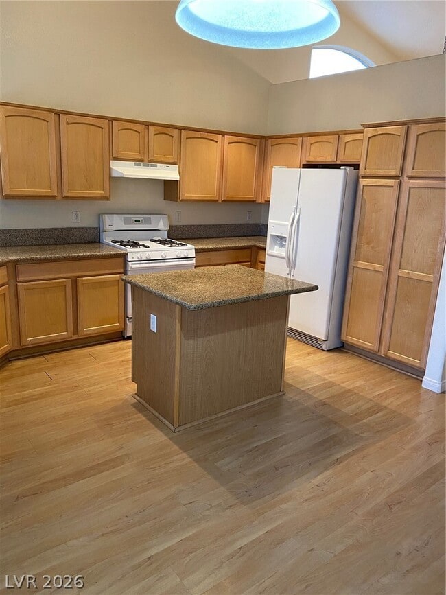 Building Photo - 7565 Splashing Rock Dr