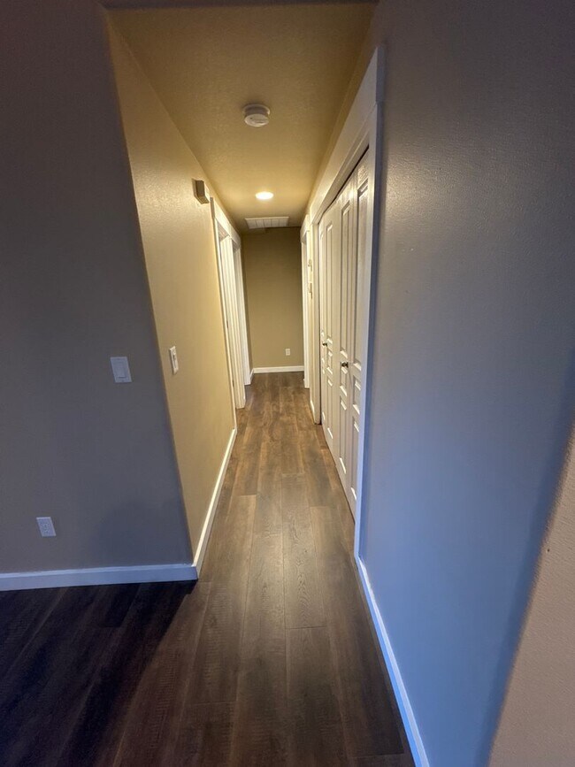 Building Photo - Single Level 3 Bedroom / 2 Bath Home in Albany ~ Don't Delay Apply Today!