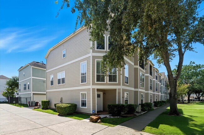 Primary Photo - 1269 W 17th St