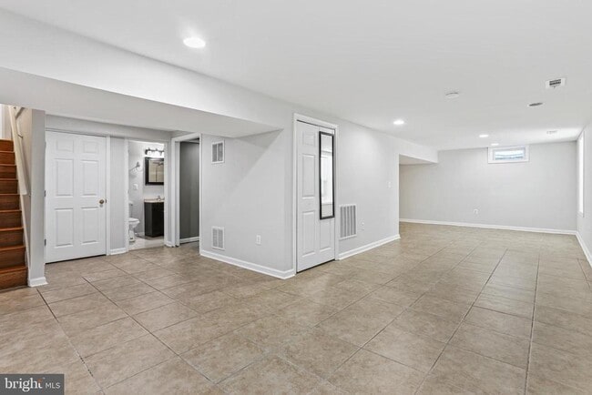 Building Photo - 1205 Whitman Dr