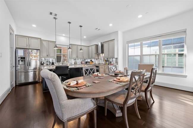 Building Photo - 1621 Rosewood St