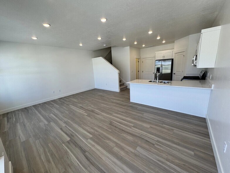Building Photo - 526 S 1215 W
