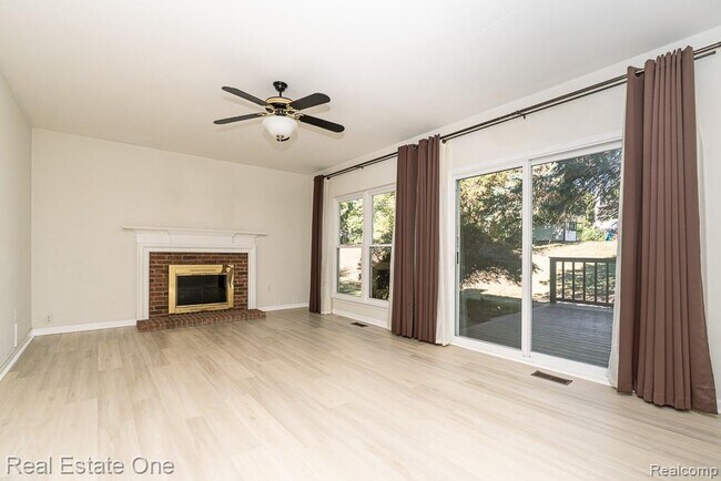 Building Photo - 619 Whitney Dr