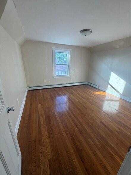 Building Photo - 30 Newhall St