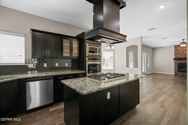 Building Photo - 7877 Enchanted View Dr