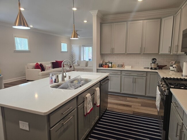 Building Photo - The Perfect Resort-Style Living in Auburn Village!