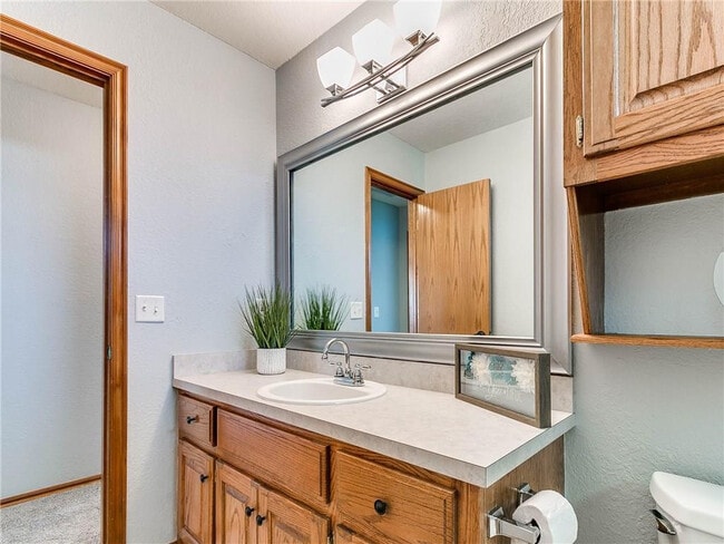 Building Photo - Beautiful 3 Bedroom 2 Bath Home In Choctaw!!!