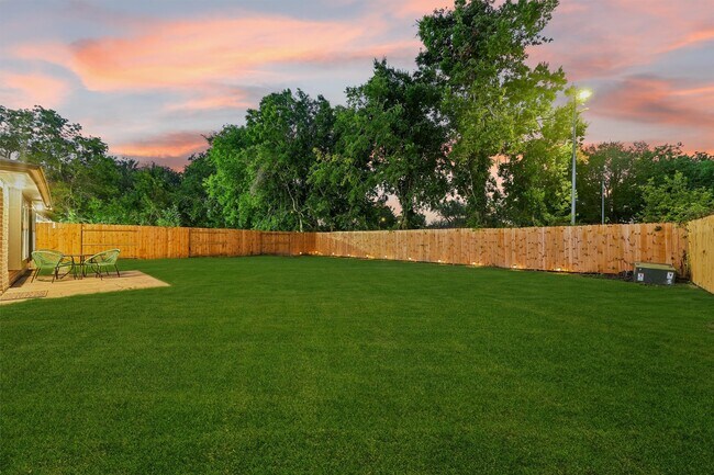 Building Photo - 15439 Indian Woods Dr