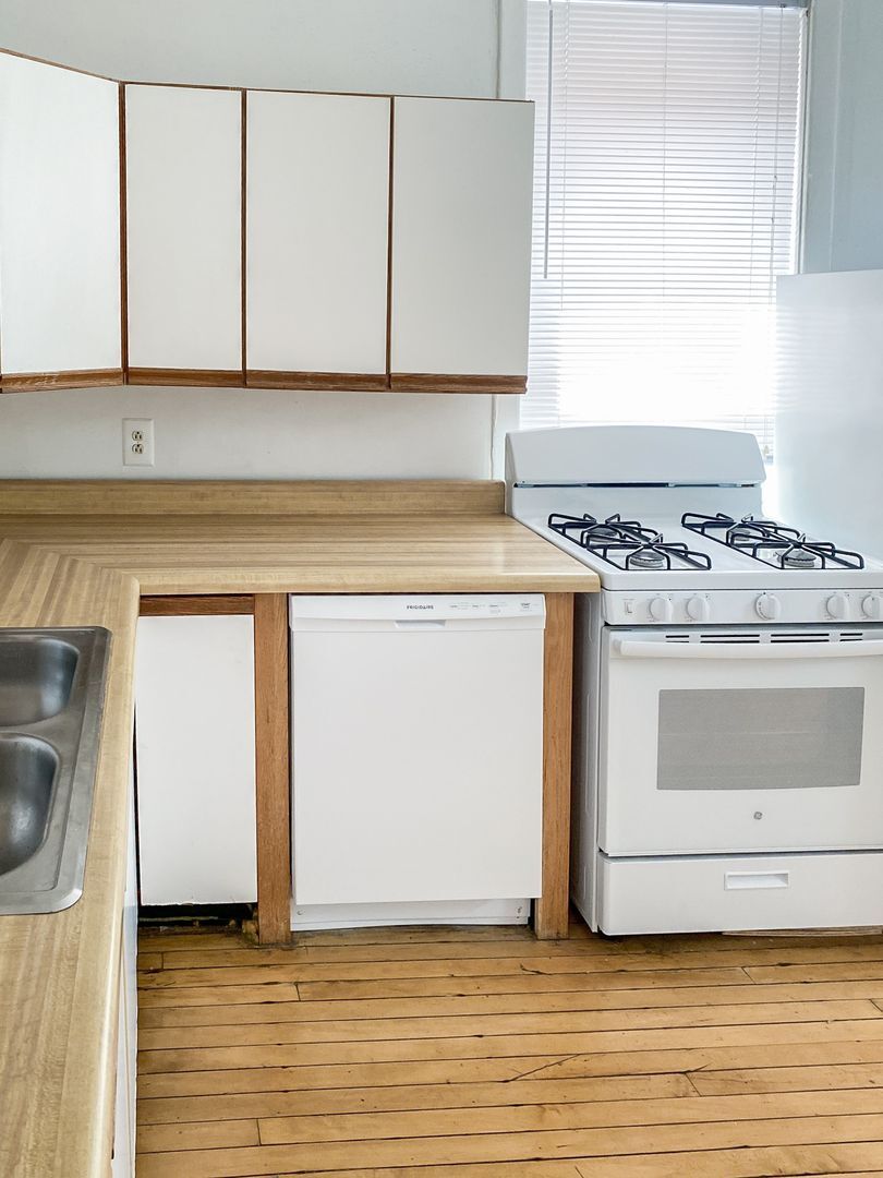 Building Photo - 2327 N Southport Ave