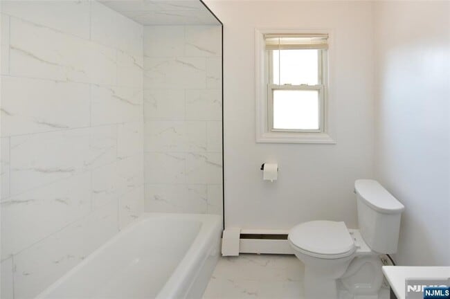 Building Photo - 52 Elizabeth St