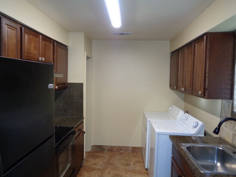 Building Photo - 654 Jennifer Jean Dr