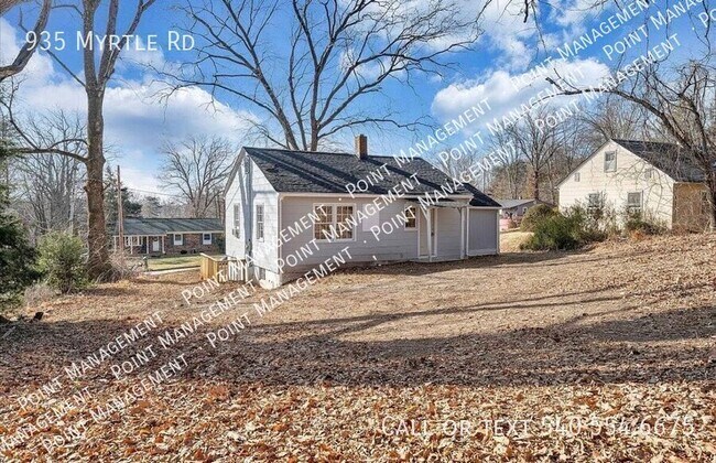 Building Photo - 935 Myrtle Rd