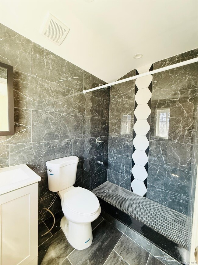 Building Photo - 139-22 Lakewood Ave