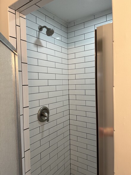 Building Photo - 495 Pyrus St