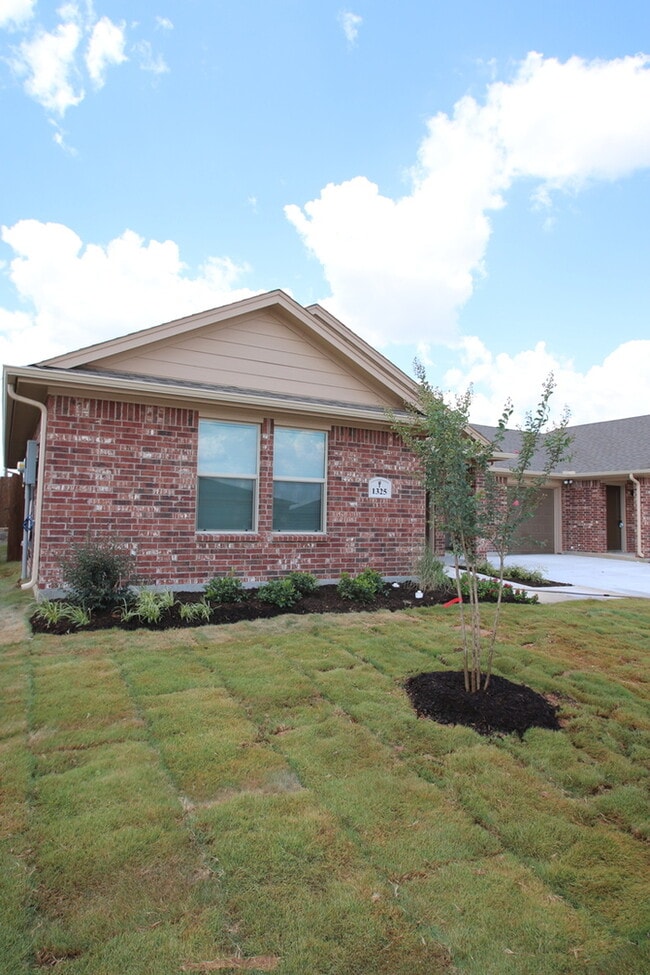 Building Photo - Life is Better by the Lake Gorgeous 3-Bedroom Duplexes in Azle
