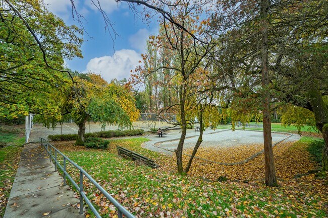 Building Photo - 5516 20th Ave NE