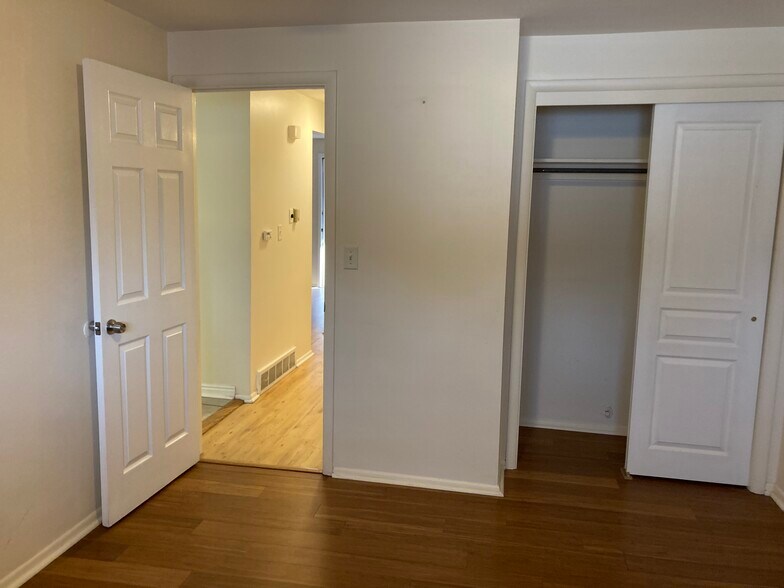bedroom back - 922 S Lake St
