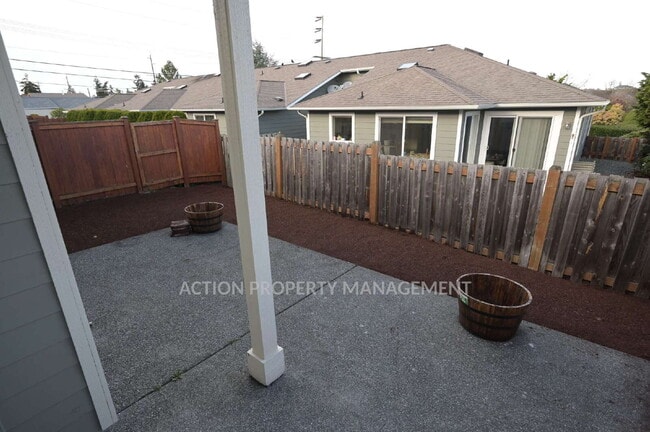 Building Photo - 2 bed 2 bath, in Sequim