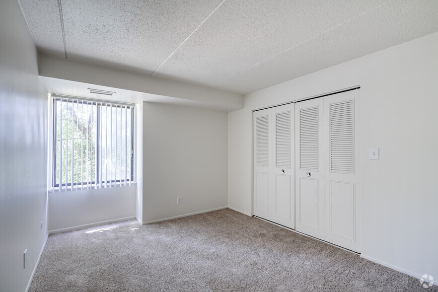 2BR, 2BA - 1,200SF - Bedroom - The Heights of Southfield