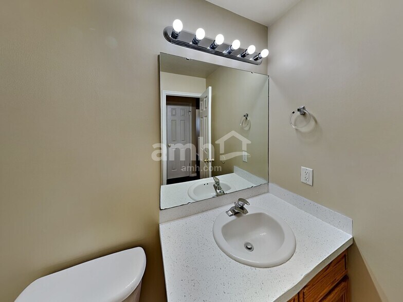 Building Photo - 1401 N 2225 W