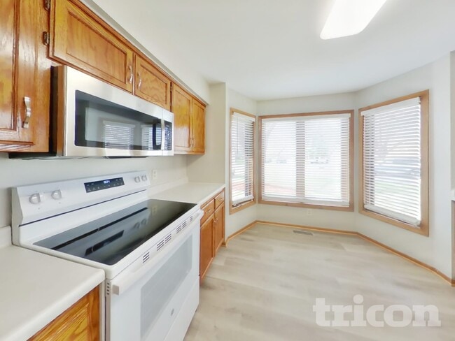 Building Photo - 4350 Thornhill Ln