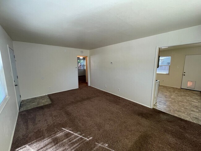 Building Photo - Cozy 2 BR 1 BA Home in Midtown!