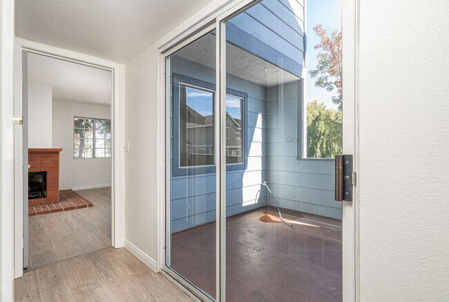 Building Photo - Costa Mesa Townhome with Loft | 2BR, 2.5BA...
