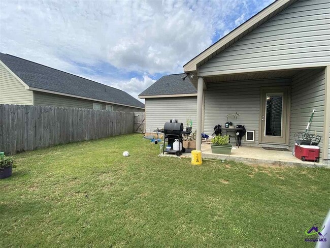 Building Photo - 552 Grand Ave