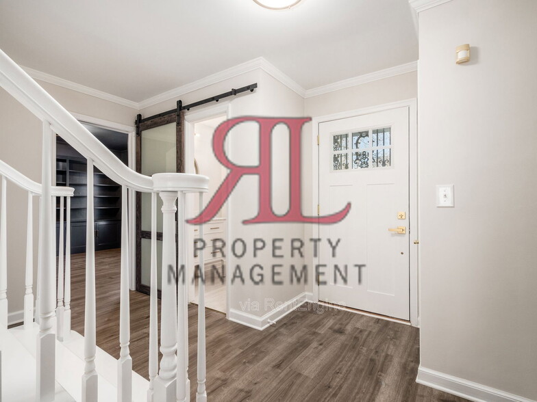 Building Photo - 85 Eastmoor Blvd