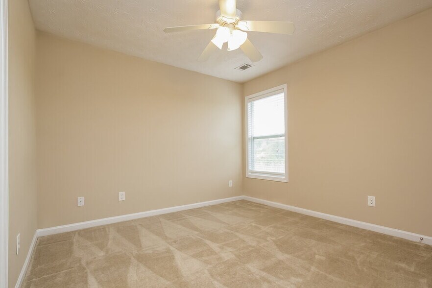 Building Photo - 900 Gardenia Curve