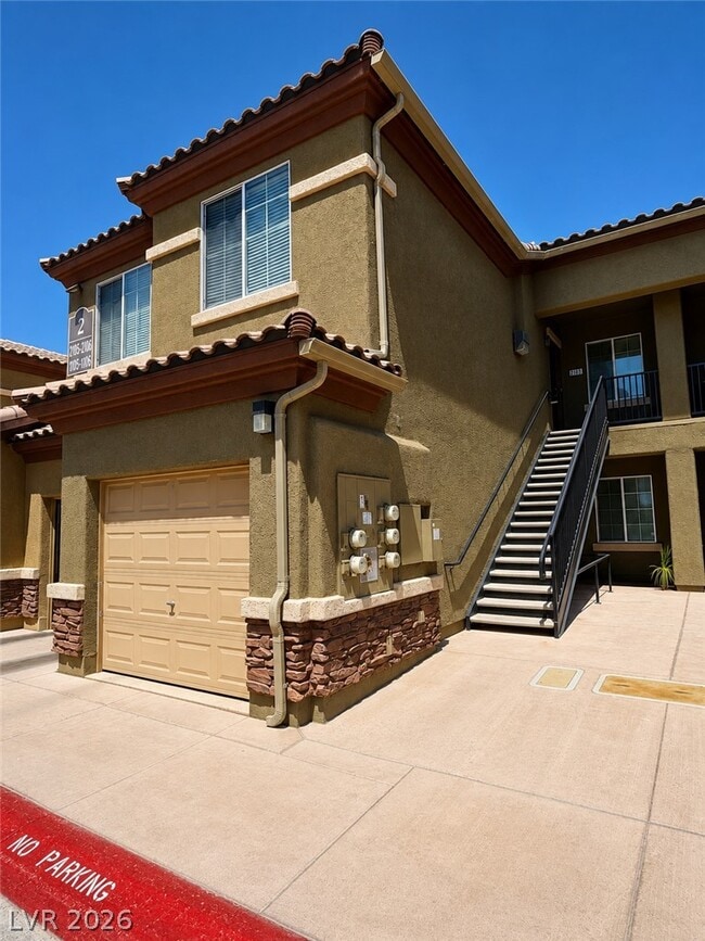 Building Photo - 6868 Sky Pointe Dr