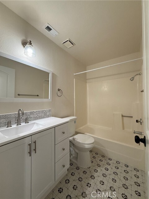 Building Photo - 1827 N Solano Ave